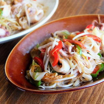 玉締め胡麻油でイカの炒めフォー