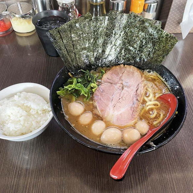 醤油豚骨ラーメン並をこいめで啜る 〜のり5枚・ウズラ5個・小ライス・壱系ラーメン〜