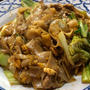 #太麺 #パッタイ #パッシーユ #タイ の #太麺焼きそば 念願叶い久々の再訪。#学...