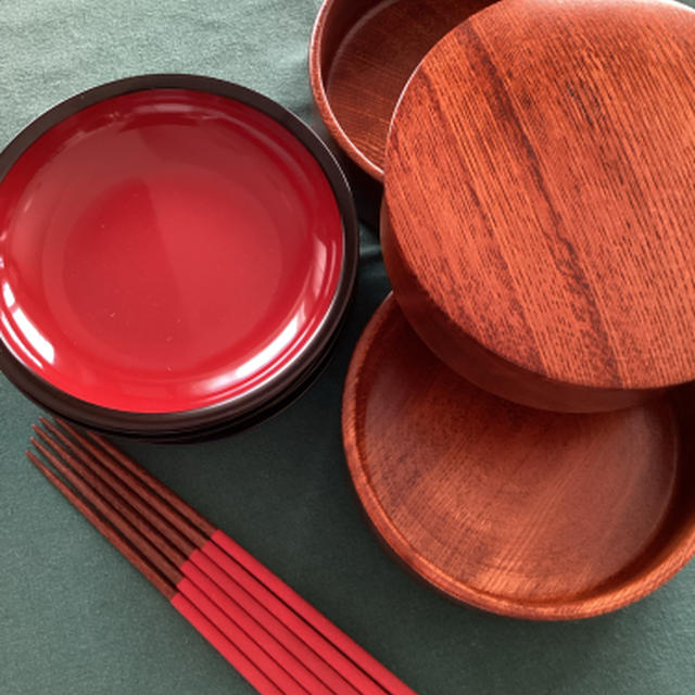 お正月の食器を用意