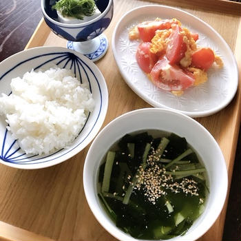 夏の冷たい韓国スープ「わかめと胡瓜のネング」。