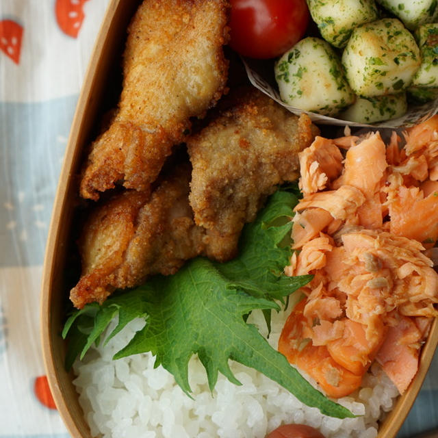 唐揚げとコロコロはんぺん弁当＆昨日の焼きそばパン