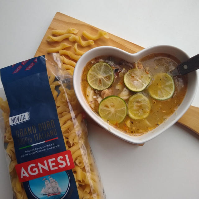 辛酸っぱ大好き♪サバとすだちのエスニックスープ　AGNESI（アネージ）ペンネ リーチェ
