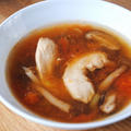 ダイエットにおすすめ！辛味と酸味、ハーブの風味が絶妙！鶏ささみとトマト、きのこのトムヤムスープ