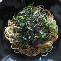 マ・マーはや茹でパスタ【明太子ソースで納豆＆大葉】
