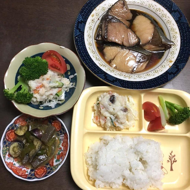 ブリの照り焼きとナスとピーマンの味噌炒め⭐︎