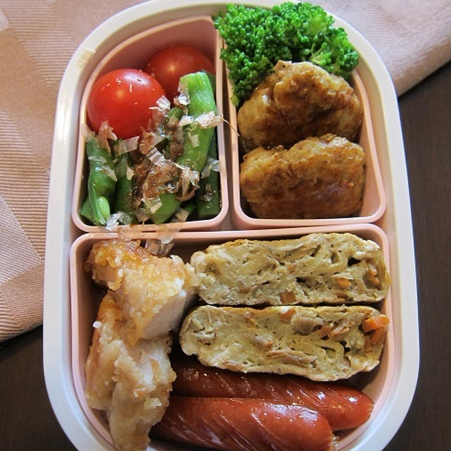 なんだか肉だらけ・・・ママ弁当。