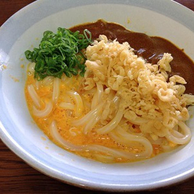 今日の麺は「カレー釜玉うどん」