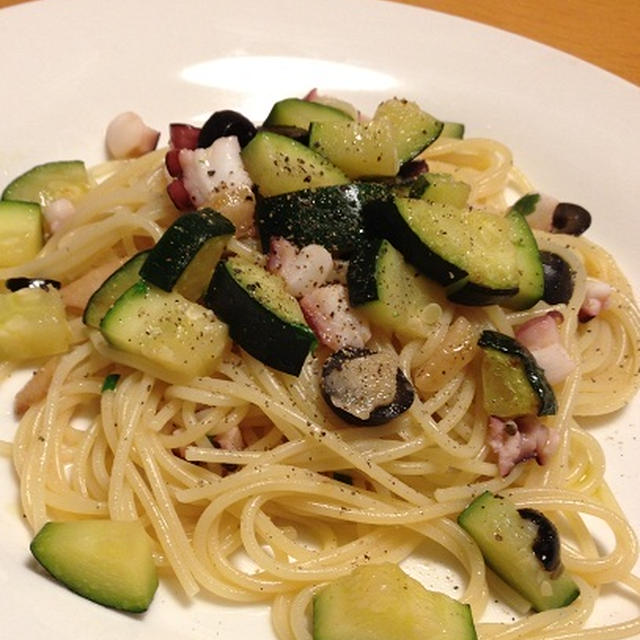 たことズッキーニのパスタ