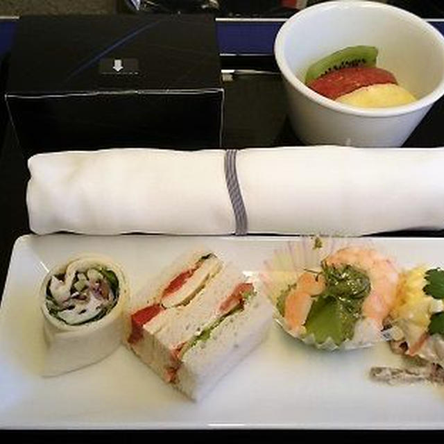 グレードアップしたANAプレミアムクラスの機内食第2弾！★羽田⇔那覇便：軽食＆夕食★