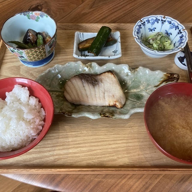 献立 カジキの米麹漬け 茄子といんげんの生姜醤油煮 きゅうりの醤油漬け キャベツときゅうりと茗荷と大葉の浅漬け 大根のお味噌汁 By Kajuさん レシピブログ 料理ブログのレシピ満載