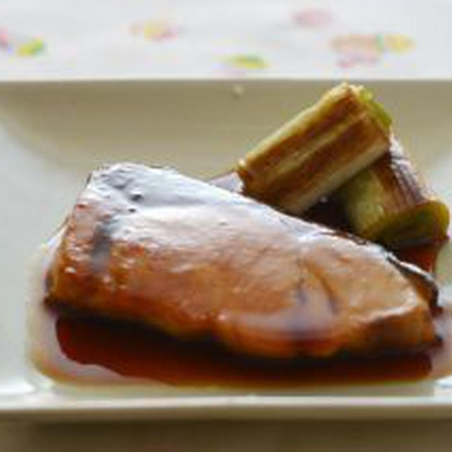 ブリの照り焼き。しょうゆ洗いの豚しゃぶ。（しょうゆの使い方）