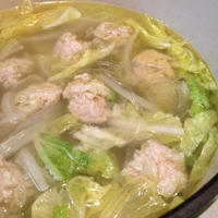 わが家の定番に風味をプラス 「鶏だんごと白菜のシンプル鍋 ～ 今日はほんのりクミンの香り」。