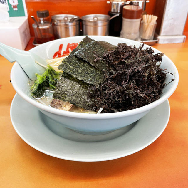塩ネギラーメンを啜る 〜黒ばら海苔・LINEクーポン白髪ねぎ ・山岡家〜