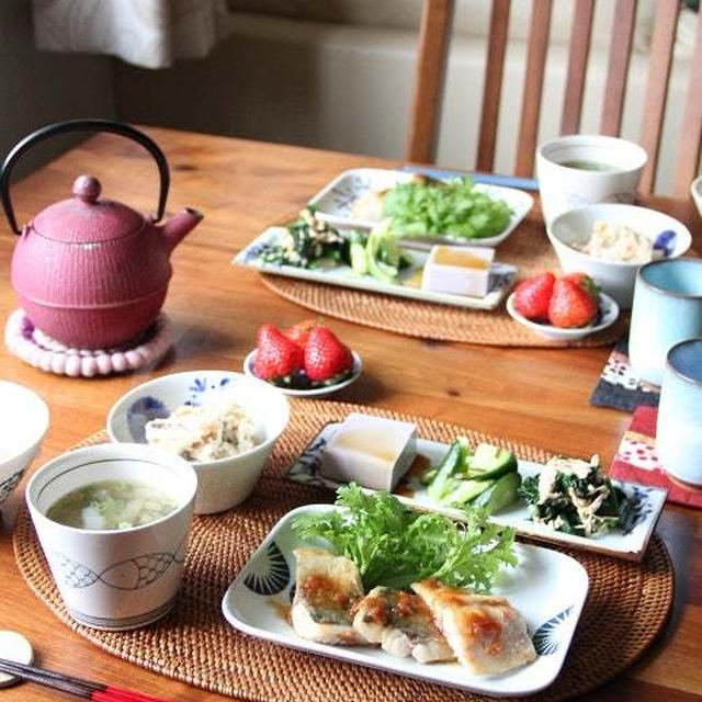 あじの梅照り焼き定食。春の寄せ植え。