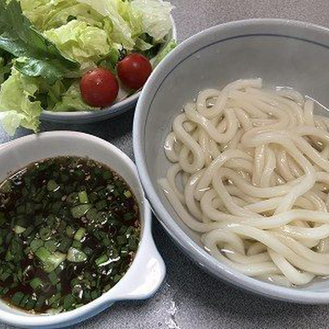 湯だめうどんとレタスサラダ