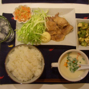 生姜焼き・アボカド・コールスローサラダ・トースープ