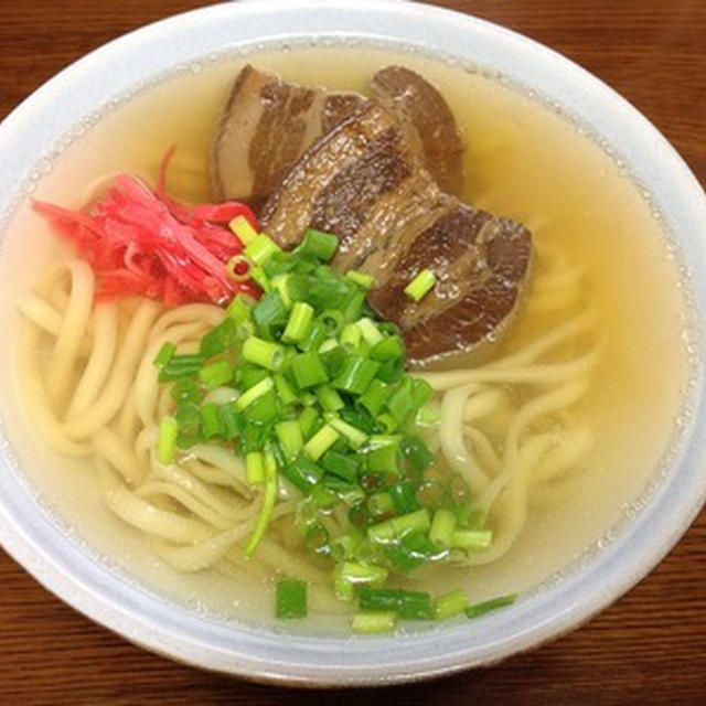 お昼ご飯に「沖縄そば」