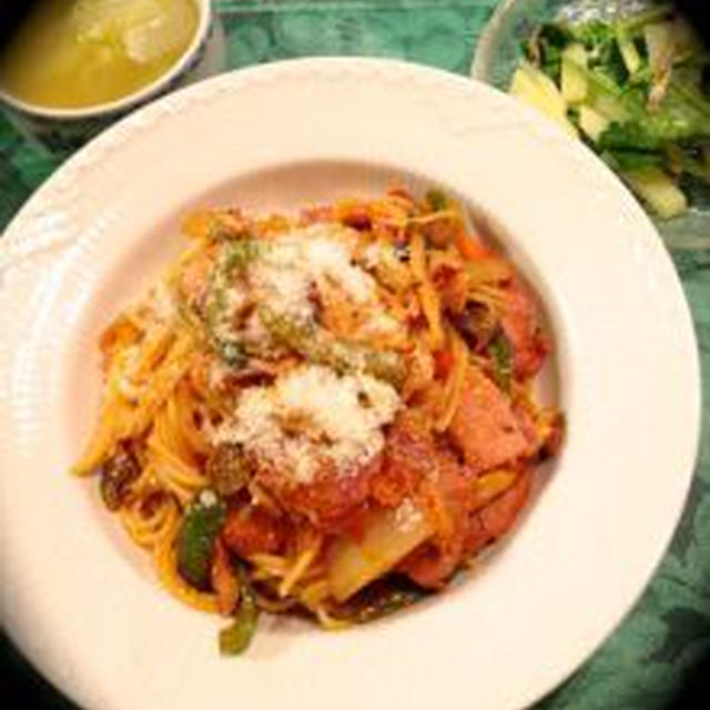 ナポリタンとルッコラのサラダ