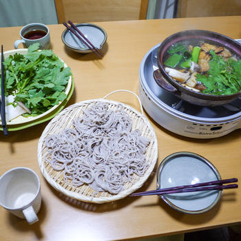 和蕎麦と一緒に鶏豚鍋&翌日は「残っただし汁で雑炊をいただきました」