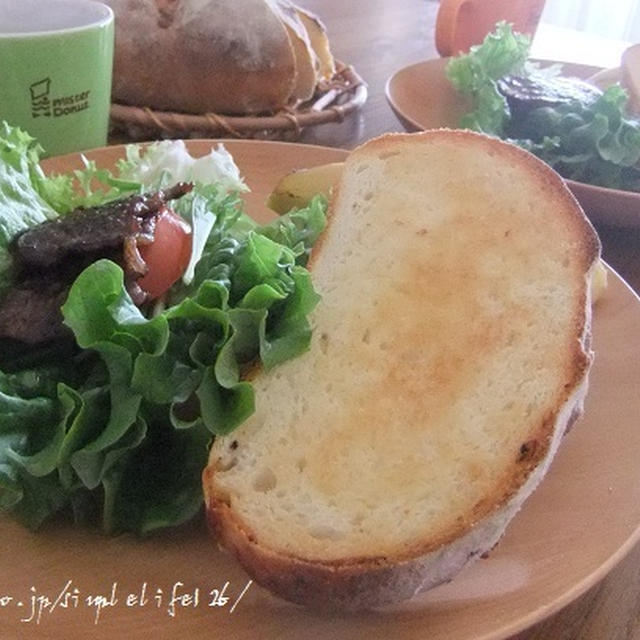 今朝の朝ごはん☆手作りﾍﾟｯﾊﾟｰﾁｰｽﾞﾊﾟﾝと肉巻き♡
