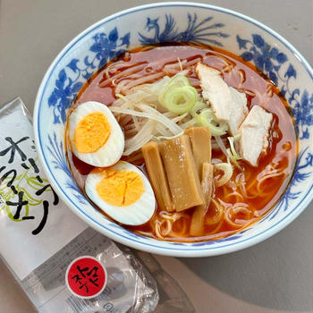 小豆島オリーブラーメンはトマト味！バズーカ砲のようなライトで