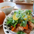 チキンと菊菜のサラダ、みかんソース