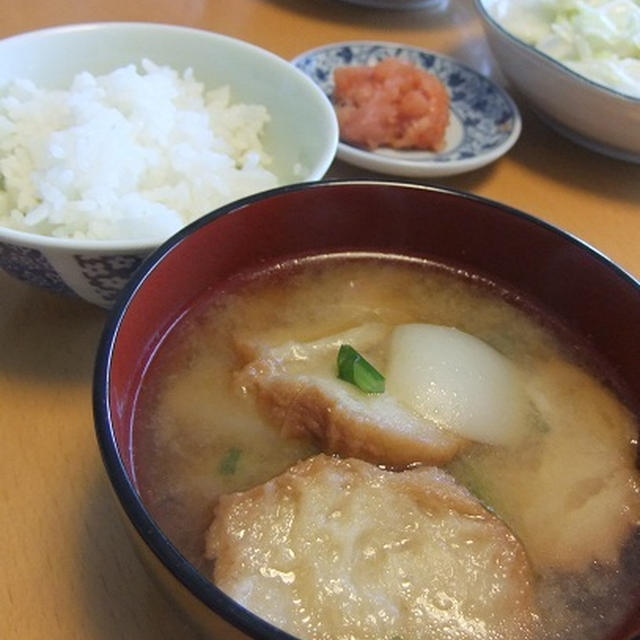 あぶら麩の味噌汁で朝ご飯