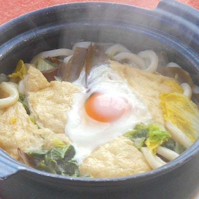 湯豆腐の〆に！白菜と油揚げの煮込みうどん。