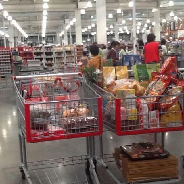 金曜日のコストコ中部空港倉庫店