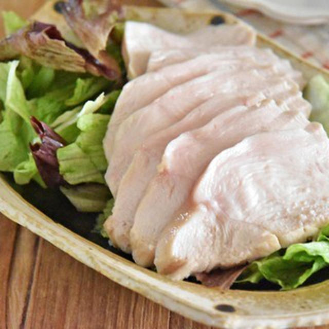 【簡単でおいしいサラダチキンレシピ】ダイエット中でも安心！！レンジで作れるしっとりオイルのサラダチキンの作り方