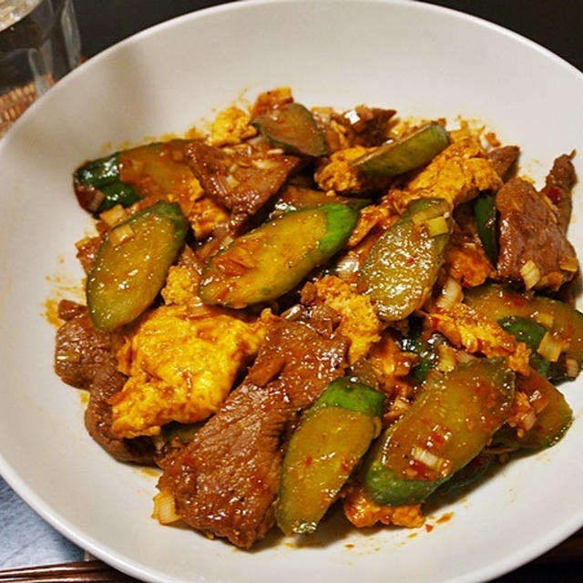 【キュウリと卵・豚肉のピリ辛炒め】こっくりとピリ辛味がしみたキュウリとほんわり卵は、ウソでなく死ねる。