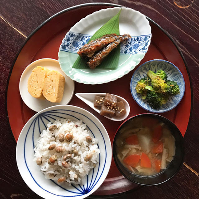 節分の日の朝ごはん「炒り豆ごはん」。