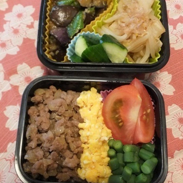 三色そぼろ弁当