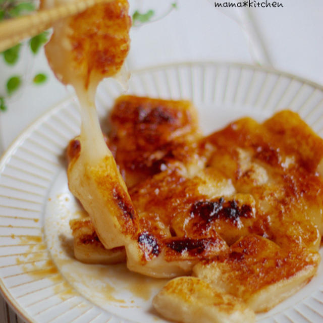 余ったお餅は、フライパンで！砂糖醤油の甘辛焼き餅＊お正月のカワイイお菓子