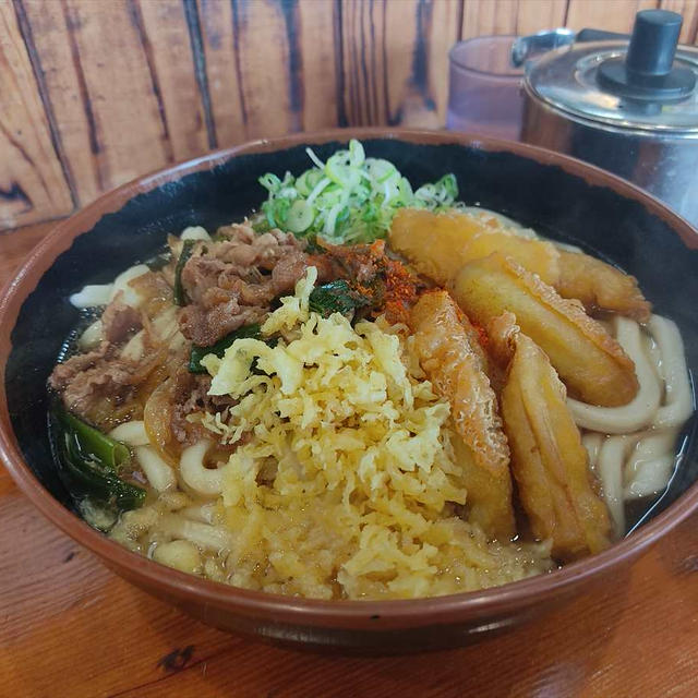牧のうどんで肉ごぼう天うどん大盛り、あさイチで食べに行ったら何時もと違ってた！