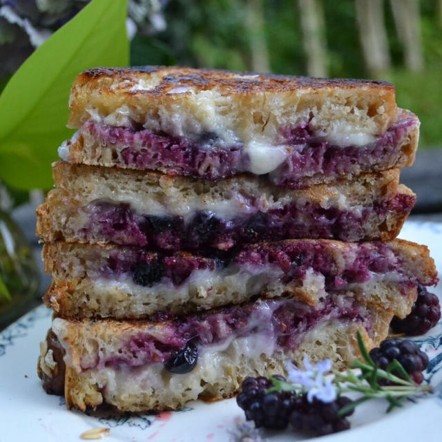 Mix Berry Grilled Cheese Sandwich ミックスベリーグリルドチーズサンドイッチ