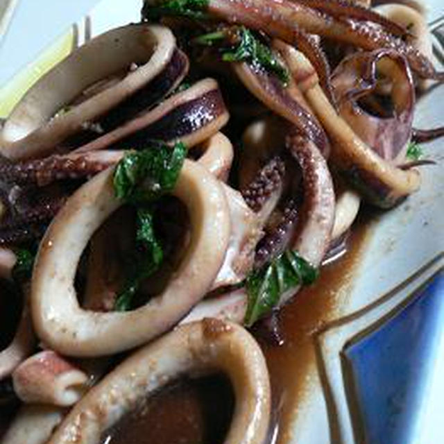 ＜旬魚＞スルメイカと紫蘇の炒め物