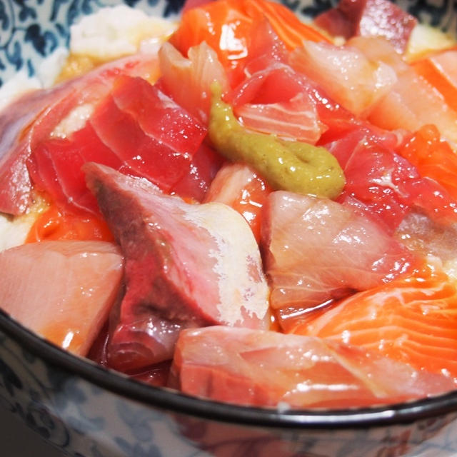 刺身とたっぷりの長芋ですりおろし丼