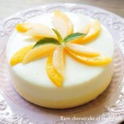 白桃と黄桃の二層仕立て「桃のレアチーズケーキ」