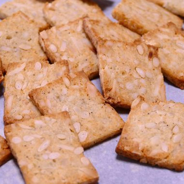 チーズとアーモンドの塩味のクッキー