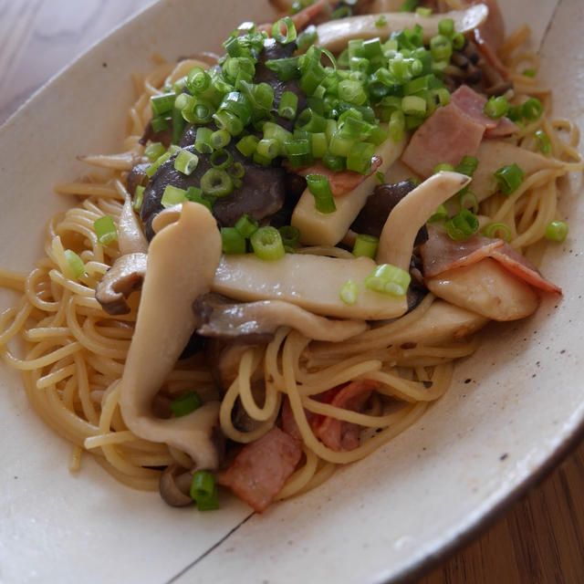 ひらたけ、エリンギ、しめじ！たっぷりキノコのペペロンチーノ レシピ