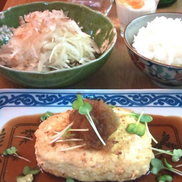 鶏と豆腐のつくねハンバーグ & 新たまねぎの麺つゆサラダ