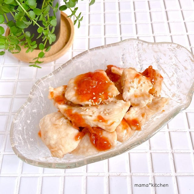 鶏むね肉がしっとり！簡単「鶏ハムの梅だれ」の作り置き