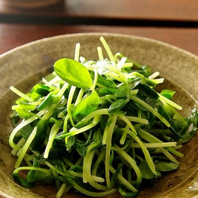 豆苗のさっと炒め＆おでんの出汁活用・・にゃ♪