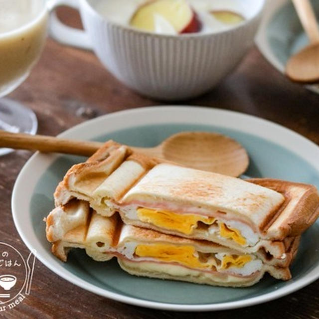 【朝ごはんつくります】ハムタマチーズのホットサンドとさつまいものミルクスープ#動画
