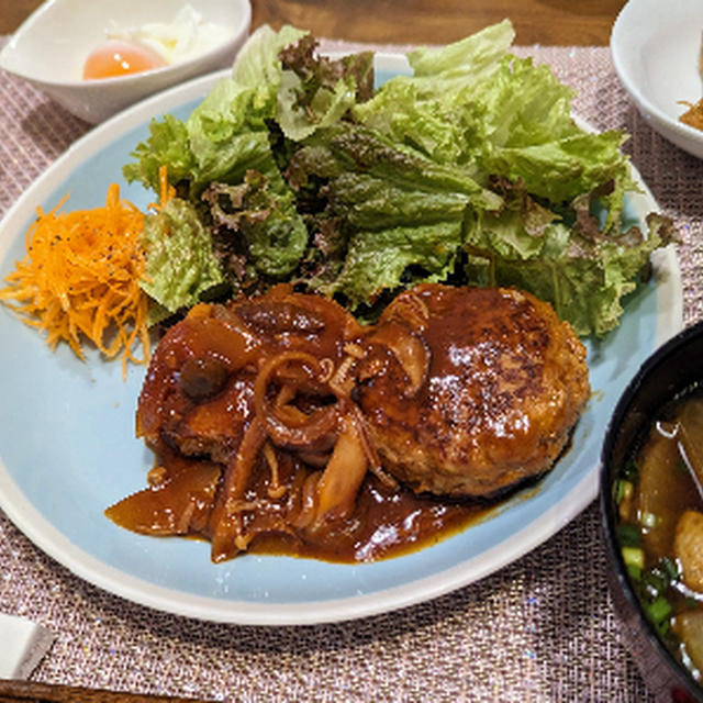 煮込みハンバーグ