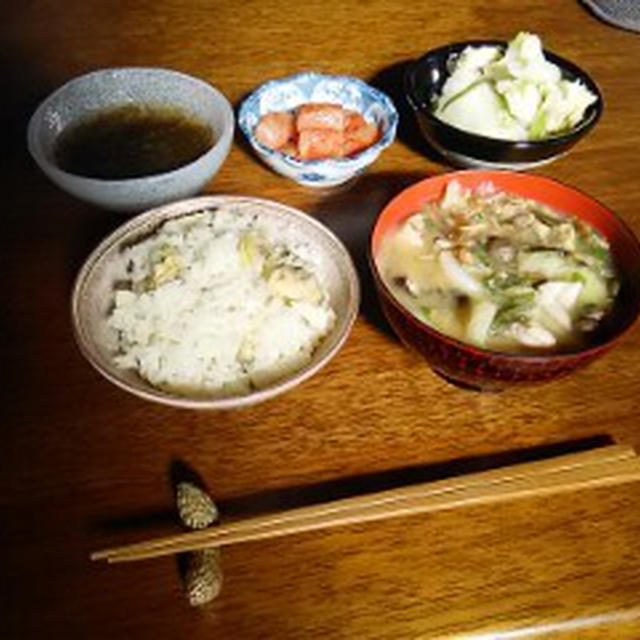 朝の小さな一汁三菜：あさり炊き込みご飯