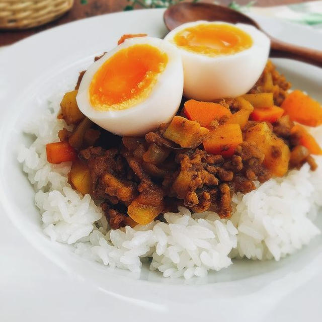 サイコロ根菜のドライカレー