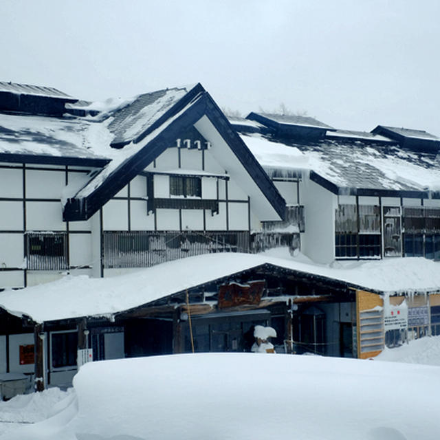 青森　雪の酸ヶ湯温泉